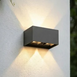 Lindby LED-Außenwandlampe Nivar, eckig, schwarz, 20cm, IP54