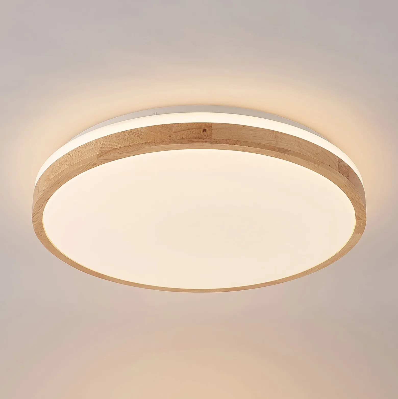 Lindby LED-Deckenlampe Emiva, Ø 49 cm, Holz hell, CCT