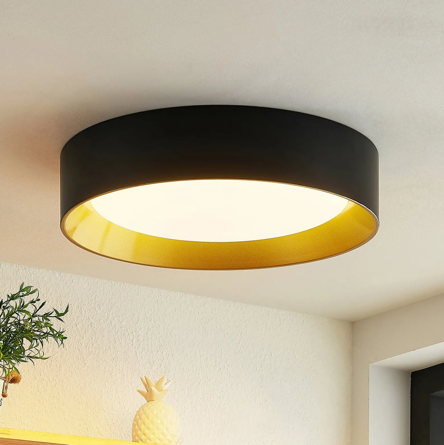 Lindby LED-Deckenleuchte Kambia, 45 cm, schwarz/gold, Metall