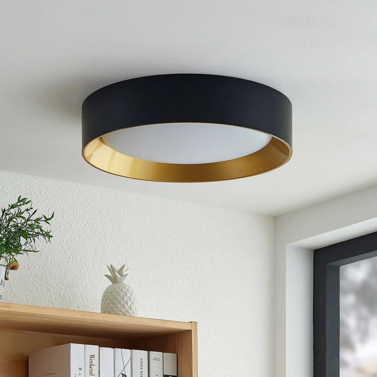 Lindby LED-Deckenleuchte Kambia, 45 cm, schwarz/gold, Metall