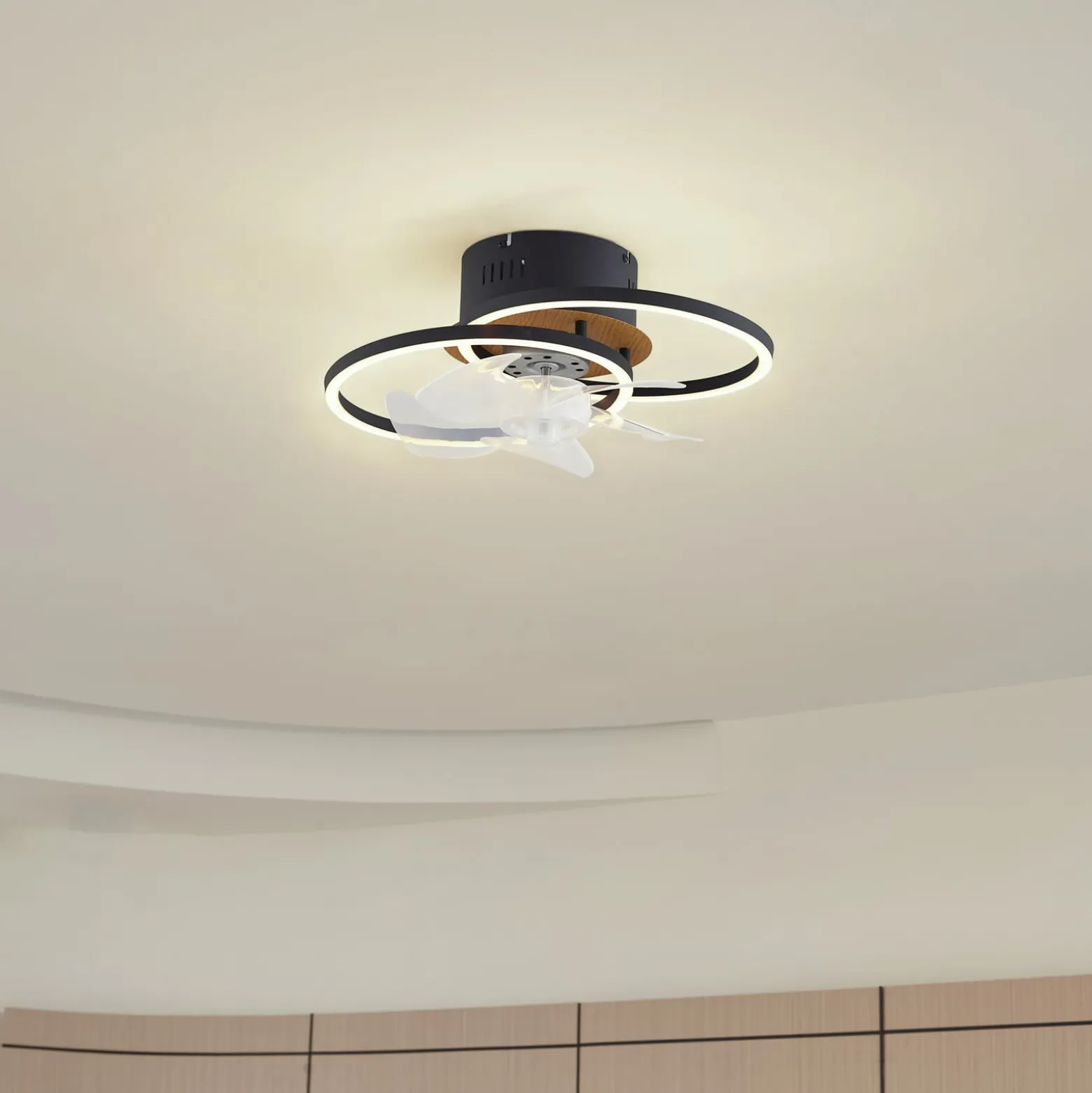 Lindby LED-Deckenventilator Lomana, schwarz, leise, CCT