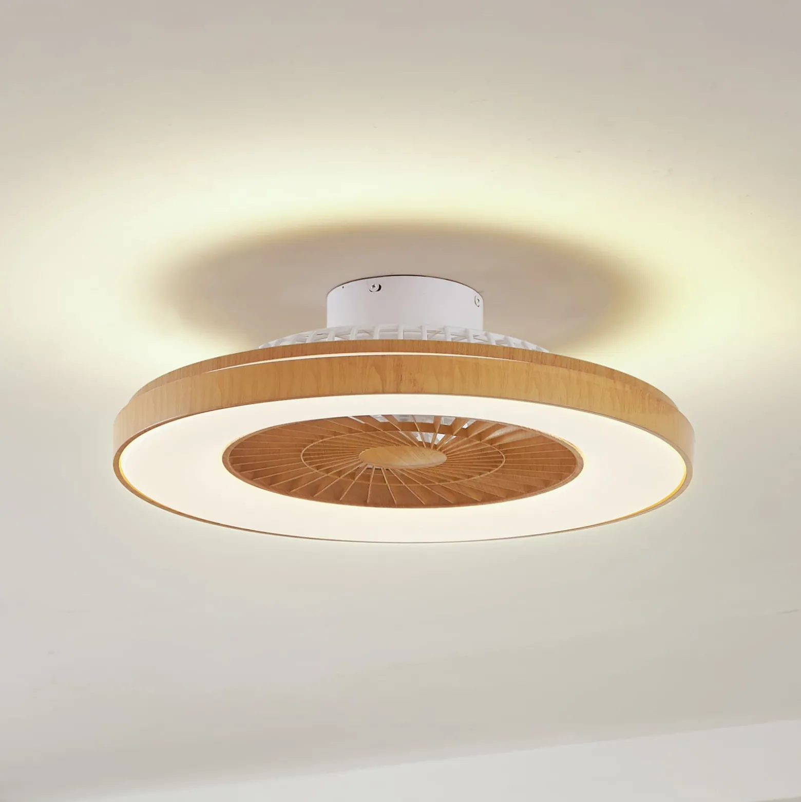 Lindby LED-Deckenventilator Teleo, Ø58 cm, holz, DC, Tuya