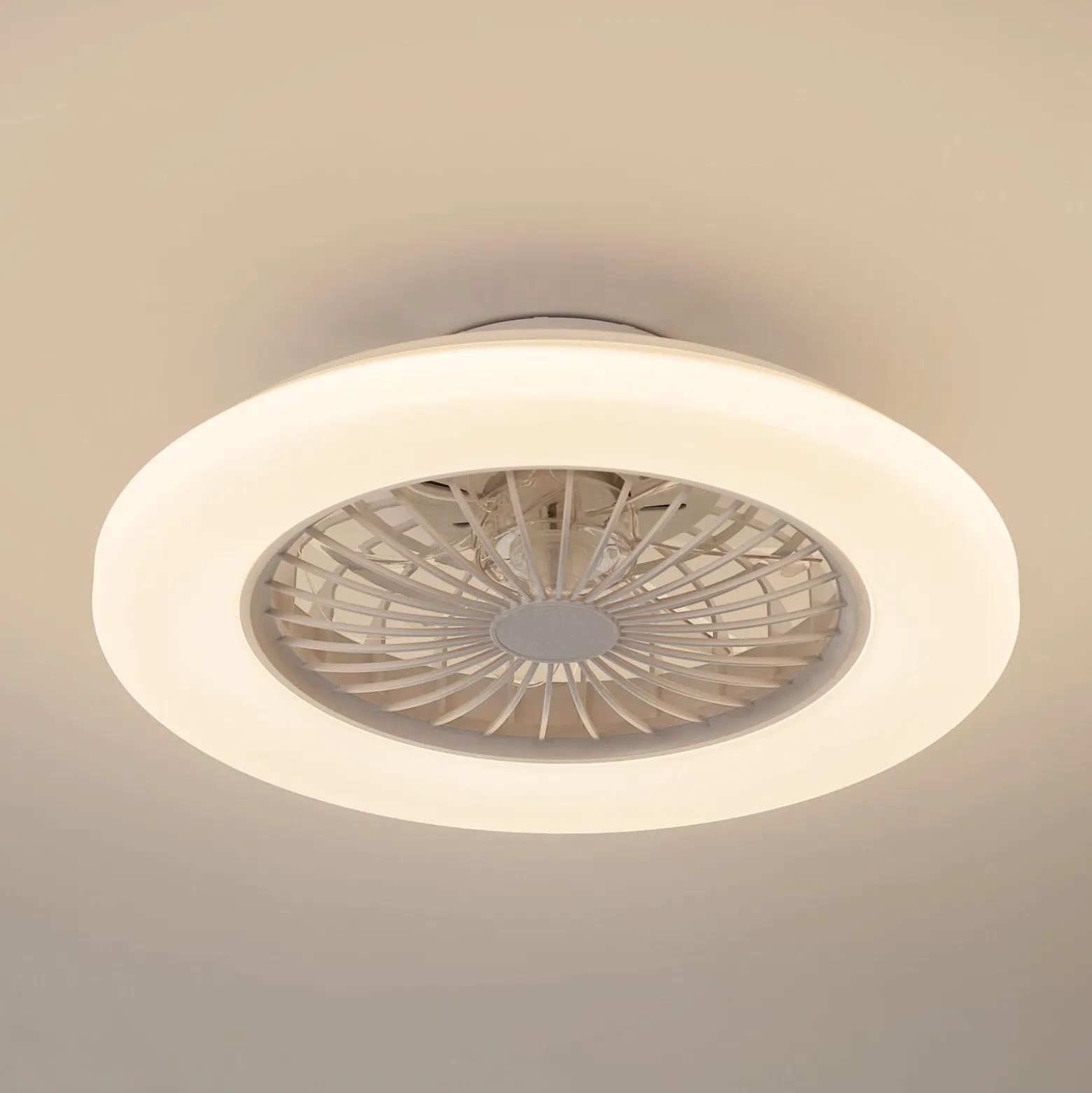 Lindby LED-Deckenventilator Vedin, weiß, DC, Ø 49 cm, CCT