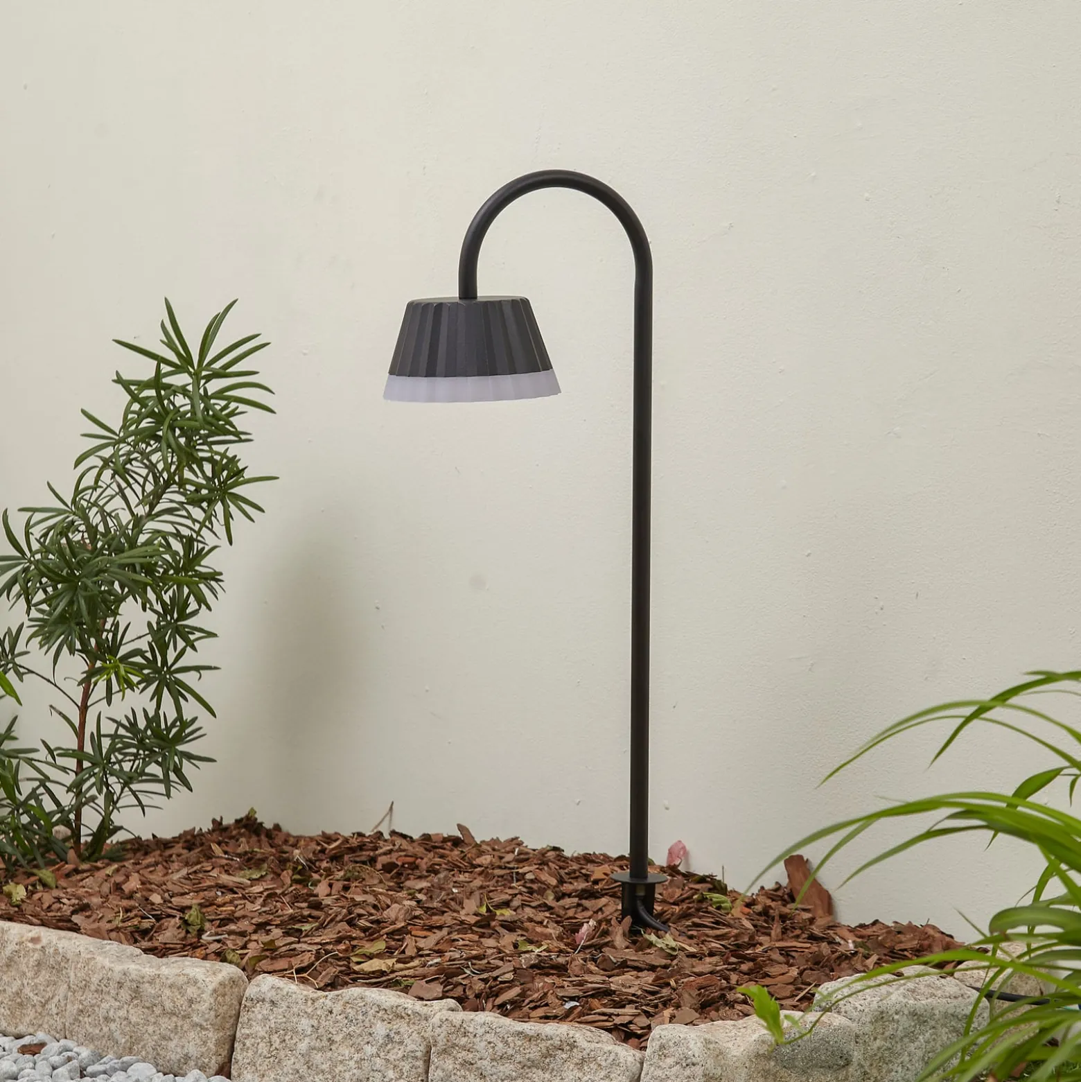 Lindby LED-Erdspießleuchte Ameline, anthrazit, IP65, 77 cm