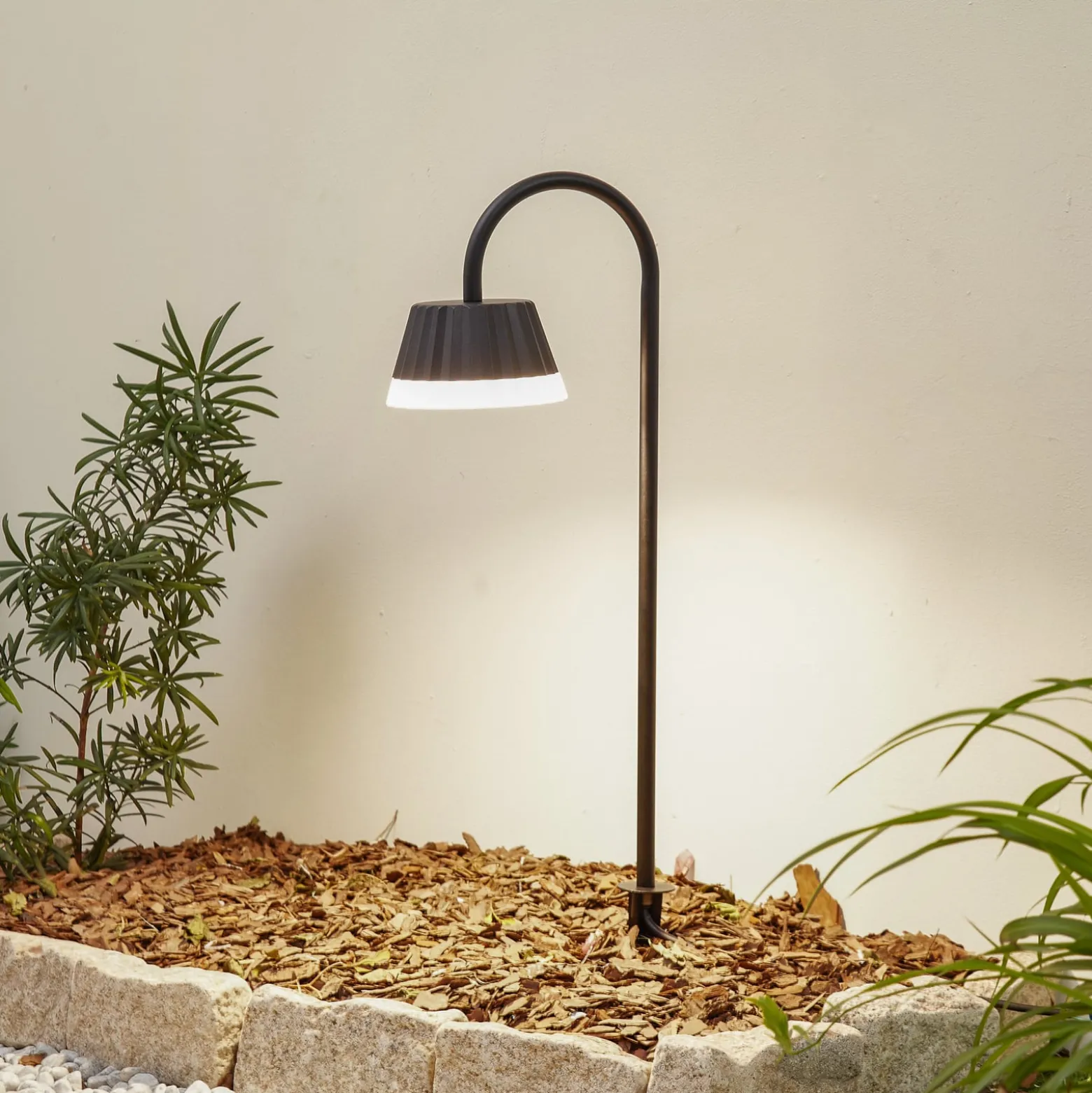 Lindby LED-Erdspießleuchte Ameline, anthrazit, IP65, 77 cm