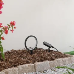 Lindby LED-Solar-Erdspießleuchte Syrene, 18 cm, schwarz, Alu