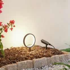Lindby LED-Solar-Erdspießleuchte Syrene, 18 cm, schwarz, Alu