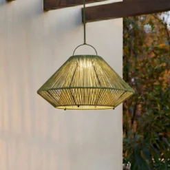 Lindby LED-Solarhängelampe Austas, grün, Ø 50 cm, USB, IP54