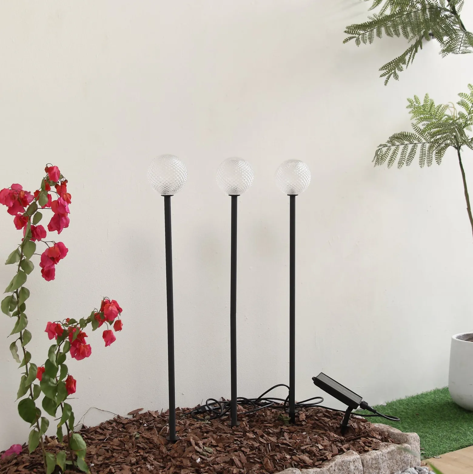 Lindby LED-Solarleuchte Brindley, 3er-Set, schwarz, Glas