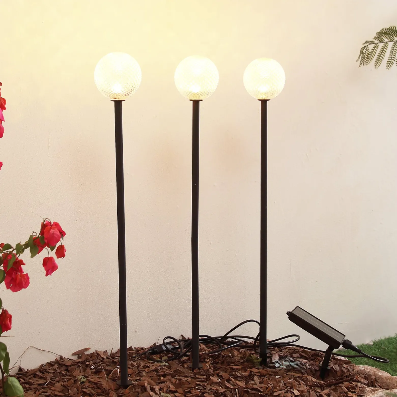 Lindby LED-Solarleuchte Brindley, 3er-Set, schwarz, Glas