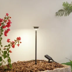 Lindby LED-Solarleuchte Lyris, schwarz, Aluminium, 3.000 K