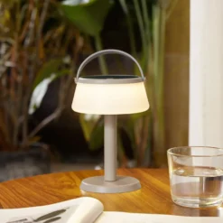 Lindby LED-Solar-Tischleuchte Mikkel, beige, dimmbar, 7 cm