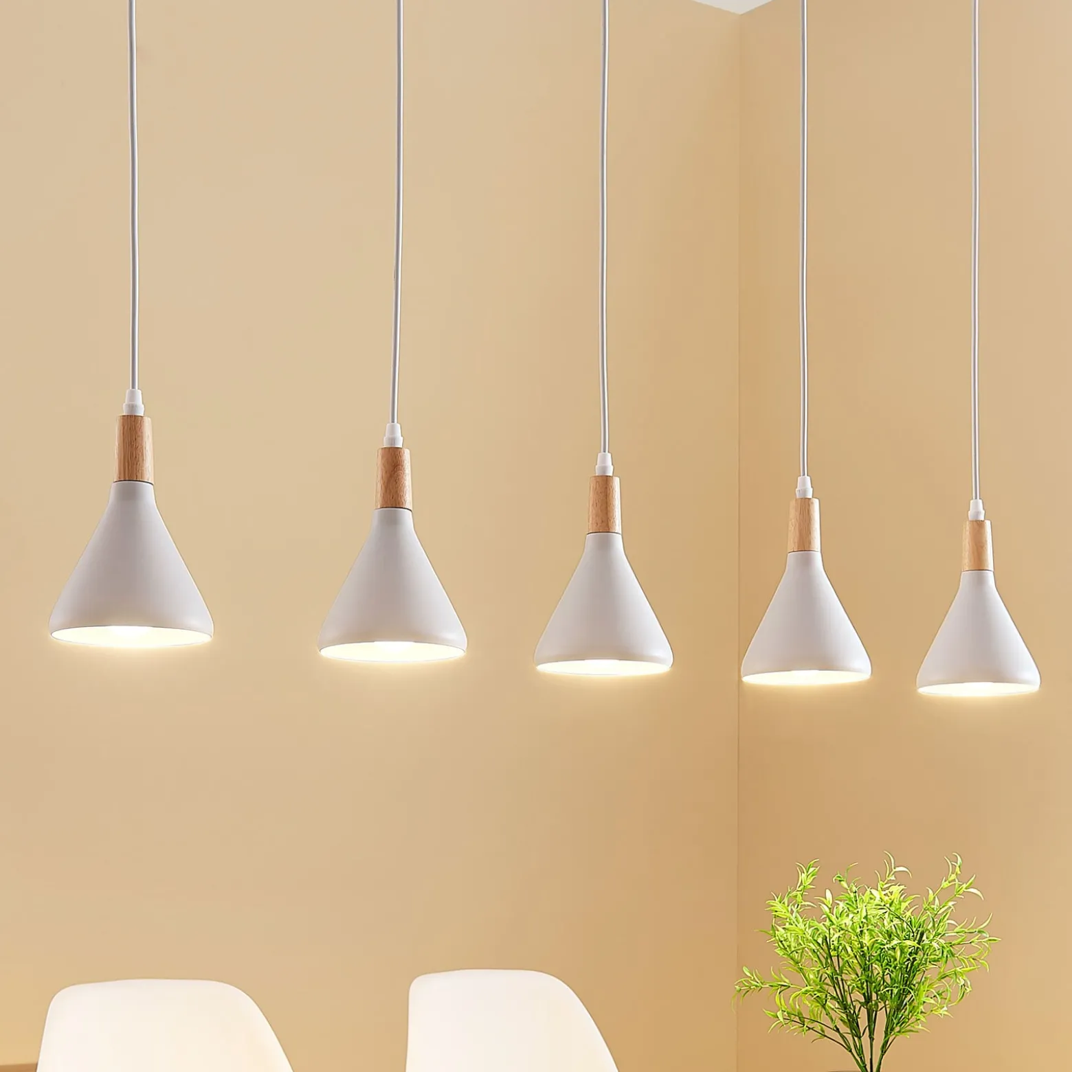 Lindby Pendelleuchte Arina, 100 cm, weiß, 5-flammig, E14