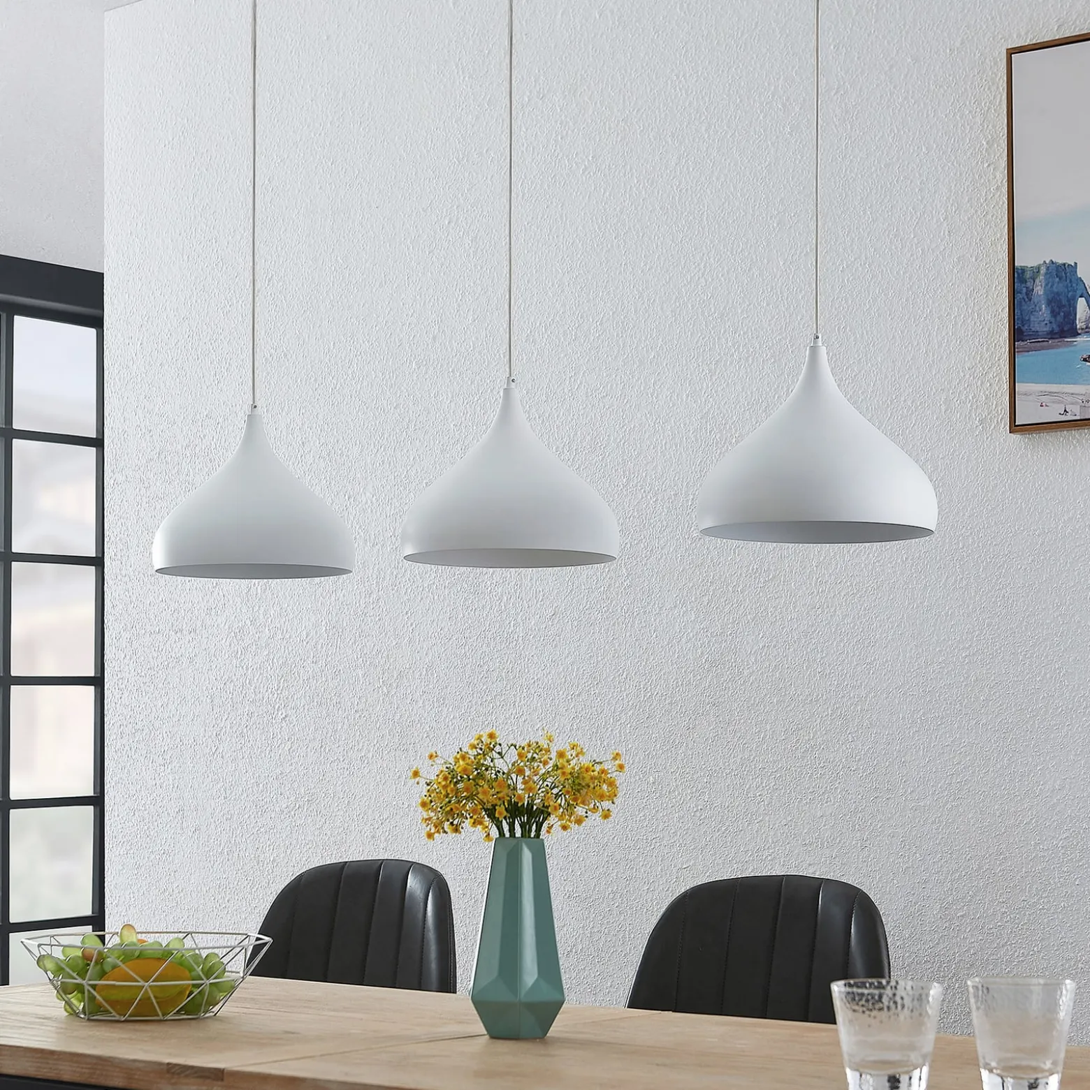 Lindby Pendelleuchte Elamira, weiß, Metall, 133 cm, 3-flg.