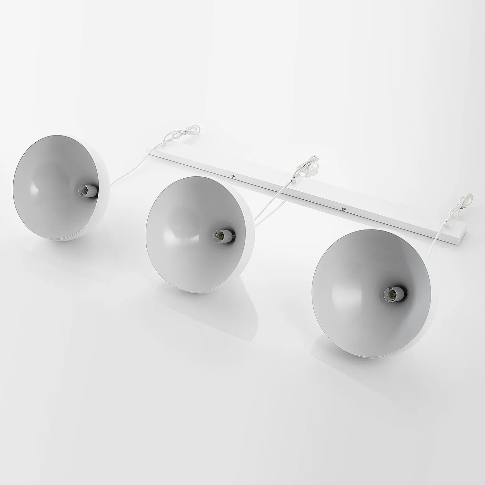 Lindby Pendelleuchte Elamira, weiß, Metall, 133 cm, 3-flg.