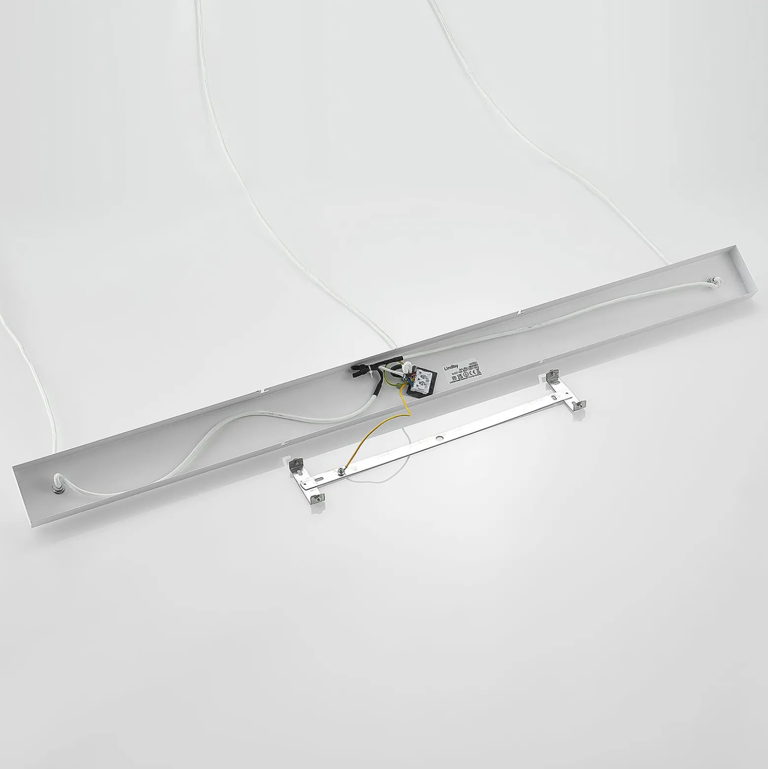 Lindby Pendelleuchte Elamira, weiß, Metall, 133 cm, 3-flg.