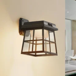 Lindby Solar-LED-Wandleuchte Latarka, Höhe 24 cm, Sensor