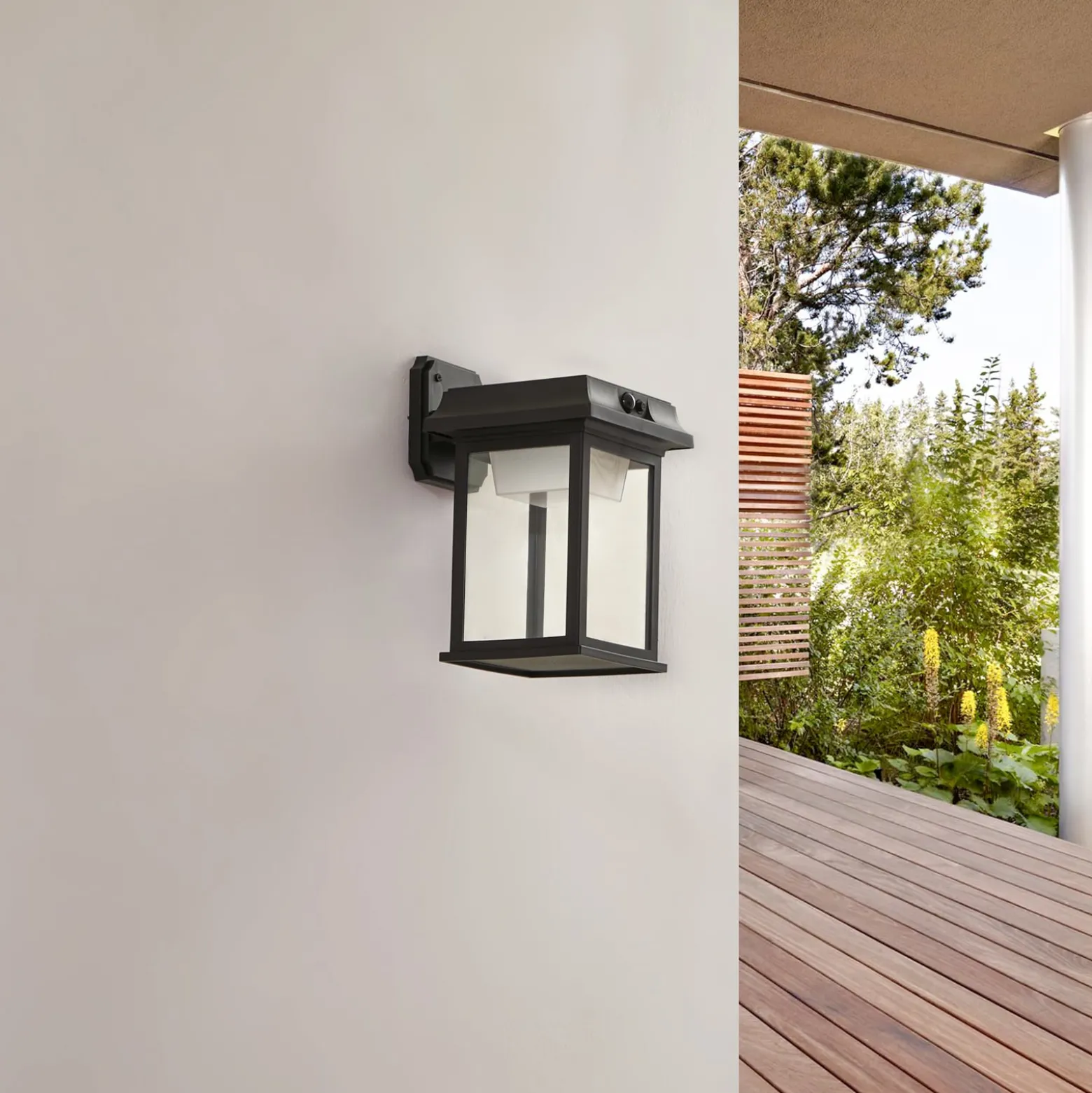 Lindby Solar-LED-Wandleuchte Latarka, Höhe 27,5 cm, Sensor