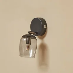 Lindby Spot Katjana, 1-flammig, 16,9 cm hoch, Rauchglas
