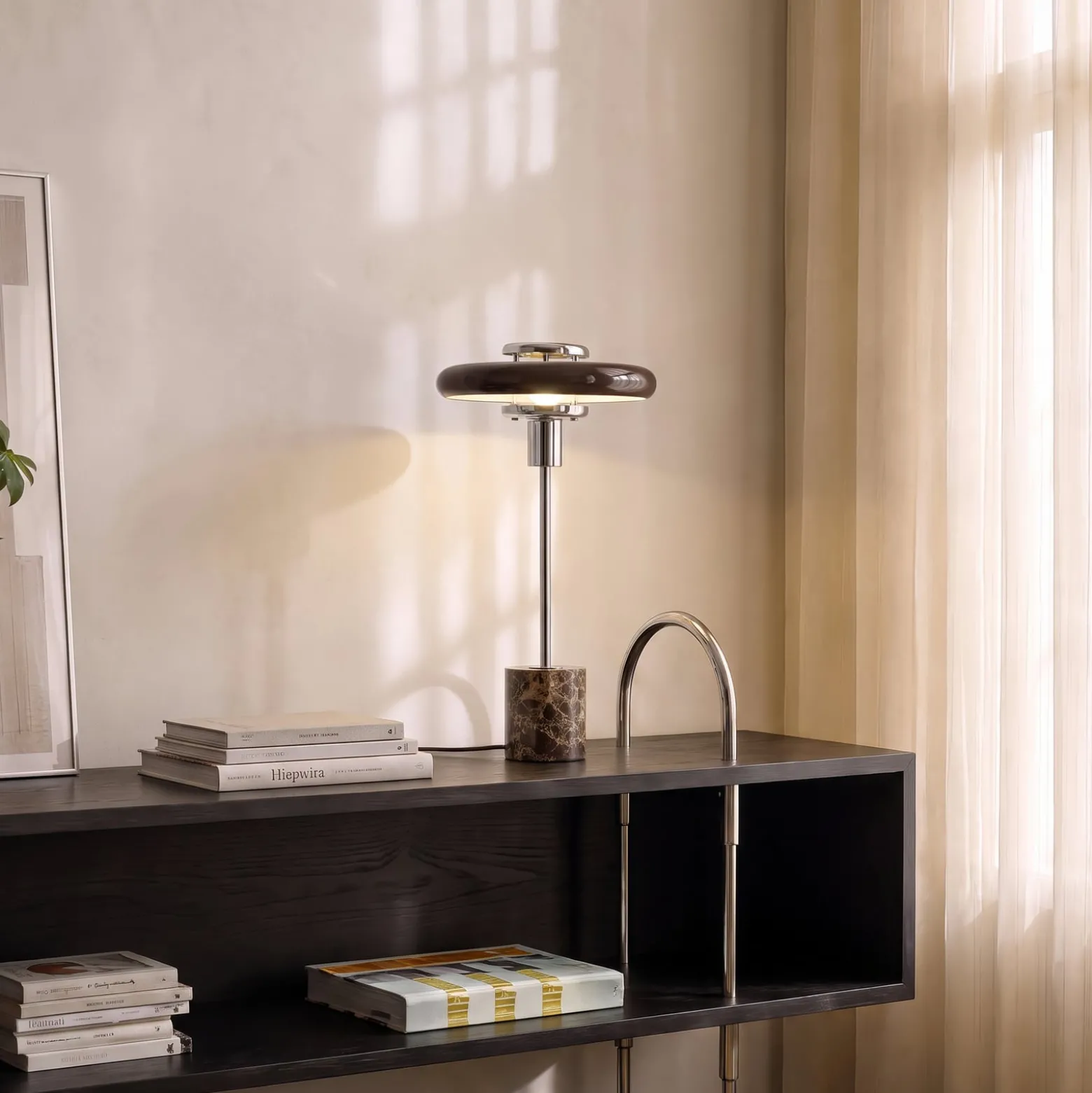 Lindby Tischleuchte Branford, Retro, braun, Glas/Marmor