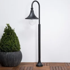 Lindby Wegeleuchte Daphne, 120 cm, schwarz, Metall, E27