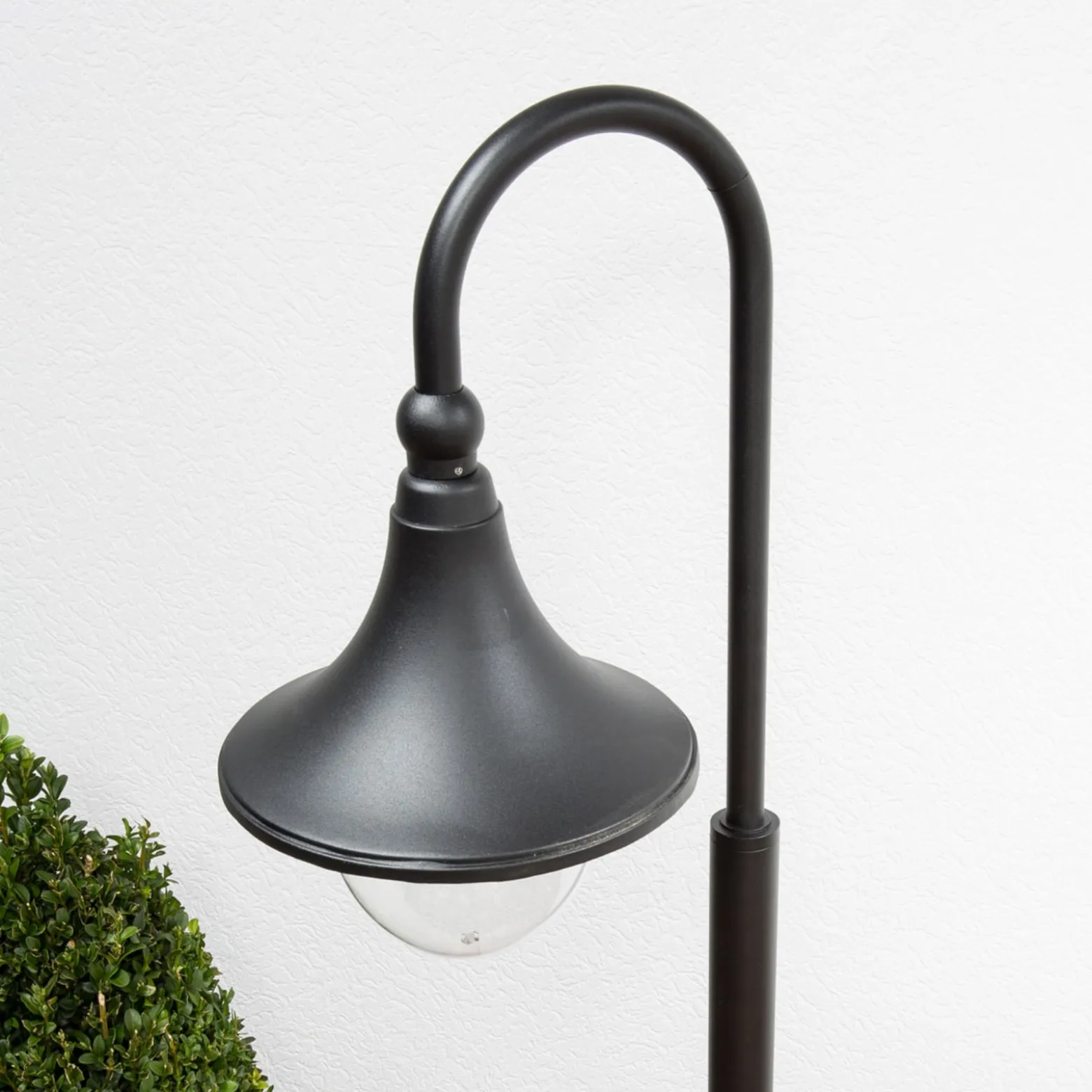 Lindby Wegeleuchte Daphne, 120 cm, schwarz, Metall, E27