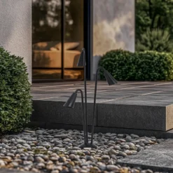 Lindby Wegeleuchte Sorvete, schwarz, Metall, 3-flg., 83cm
