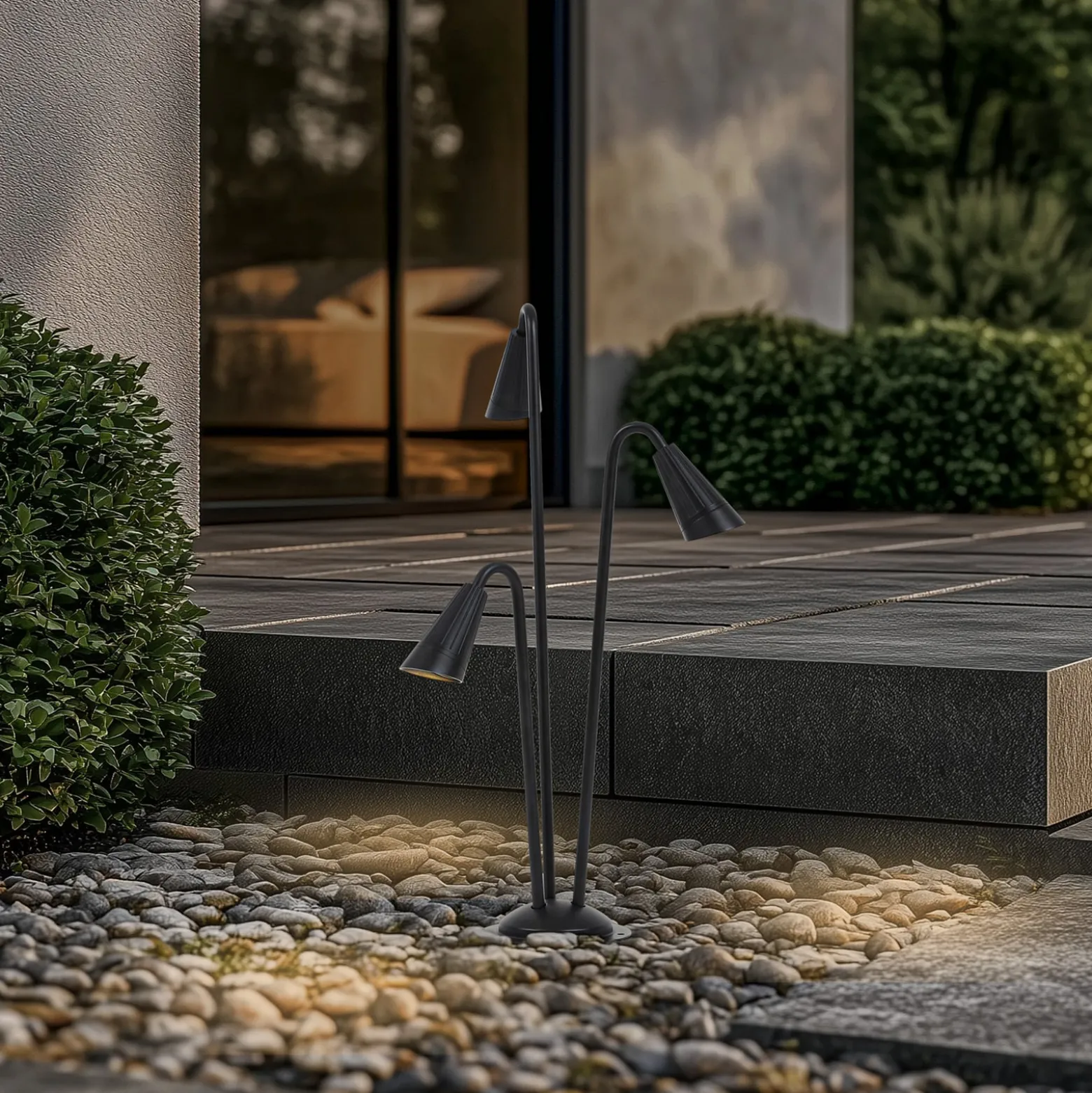 Lindby Wegeleuchte Sorvete, schwarz, Metall, 3-flg., 83cm