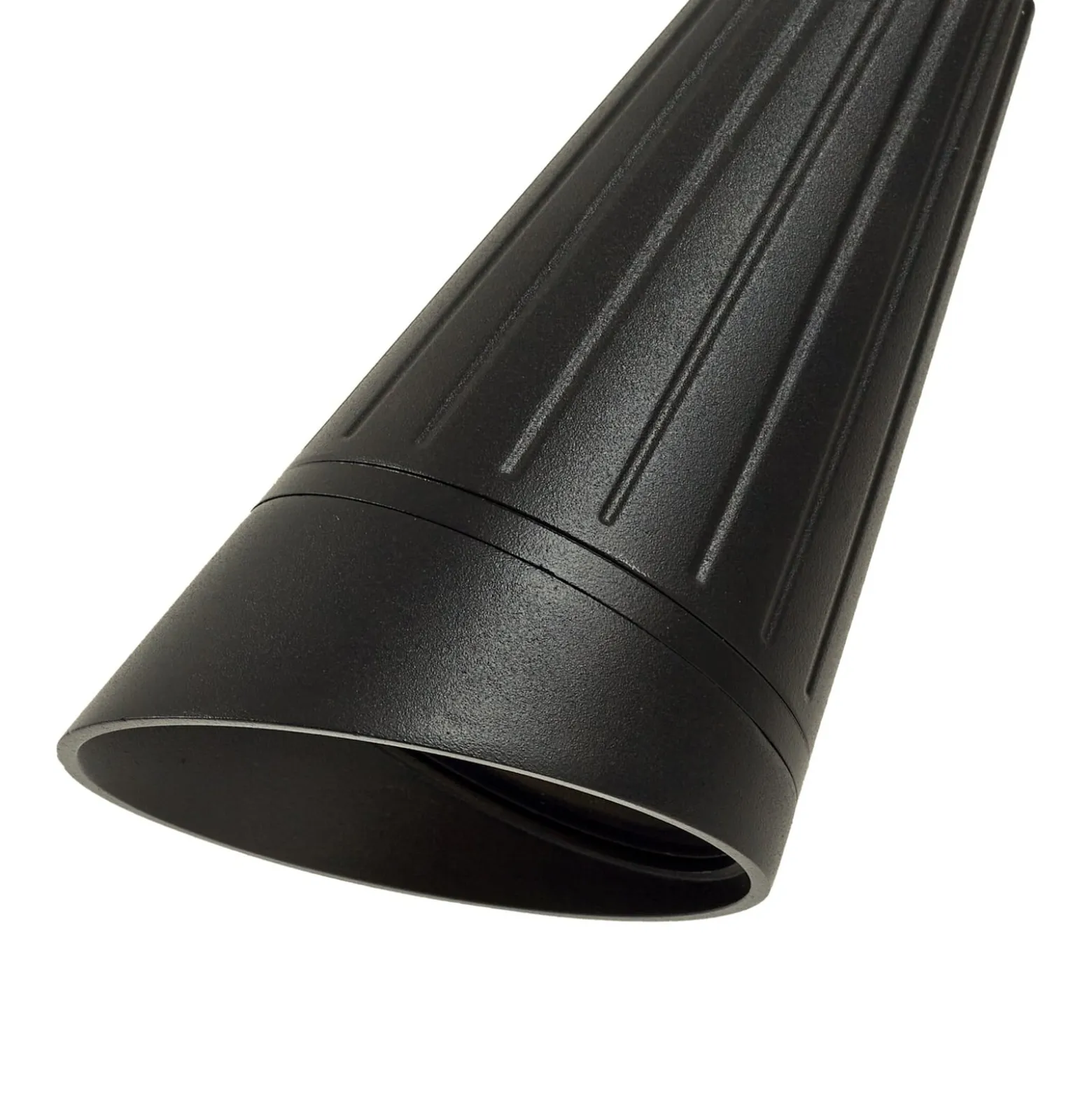 Lindby Wegeleuchte Sorvete, schwarz, Metall, 3-flg., 83cm