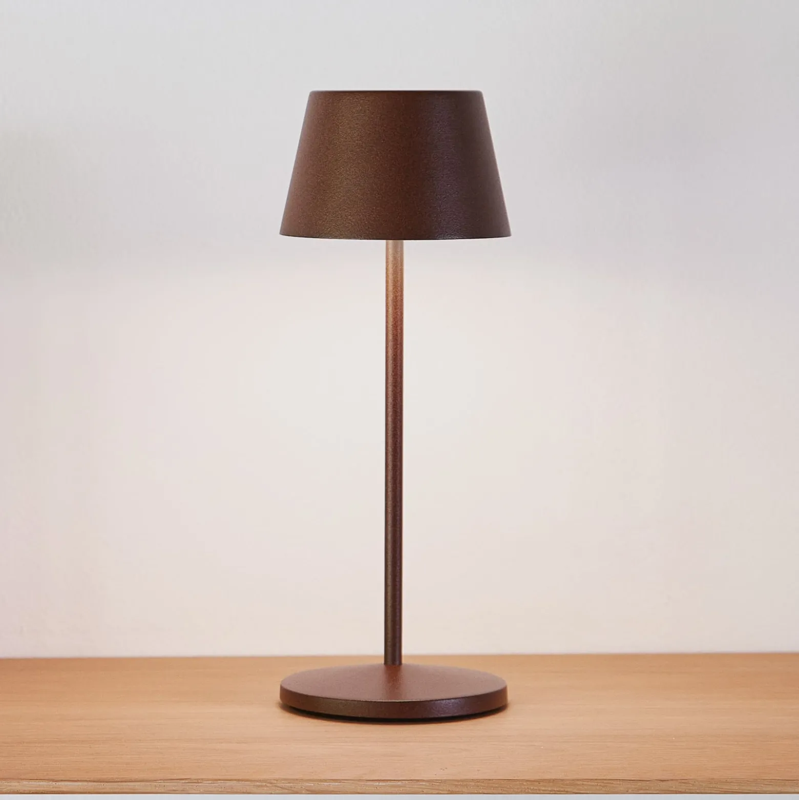 LOOM DESIGN LED-Akku-Tischleuchte Modi Micro, IP65, corten