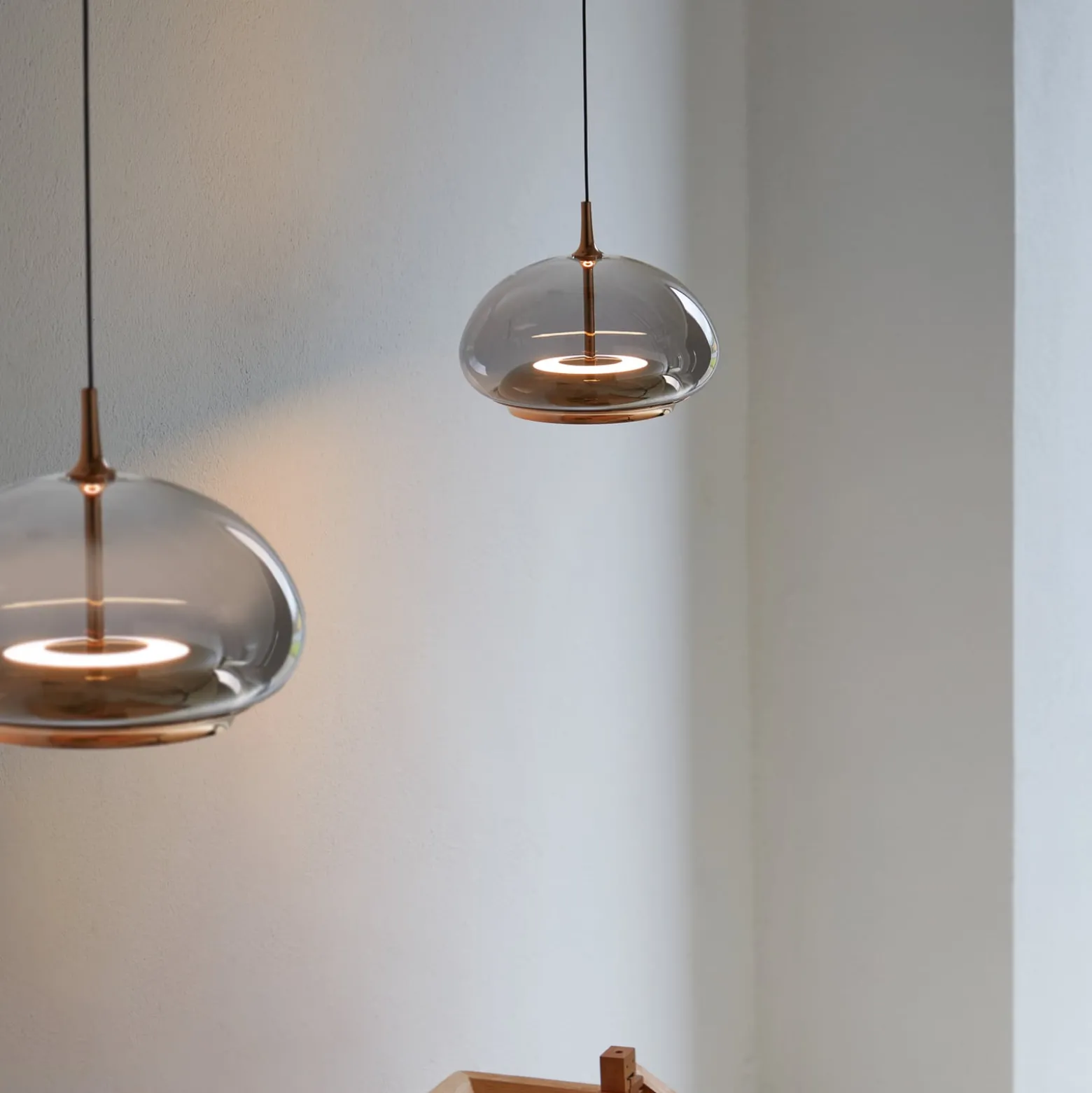 LOOM DESIGN LED-Hängelampe Avalon roségold/grau Ø 20 cm Glas