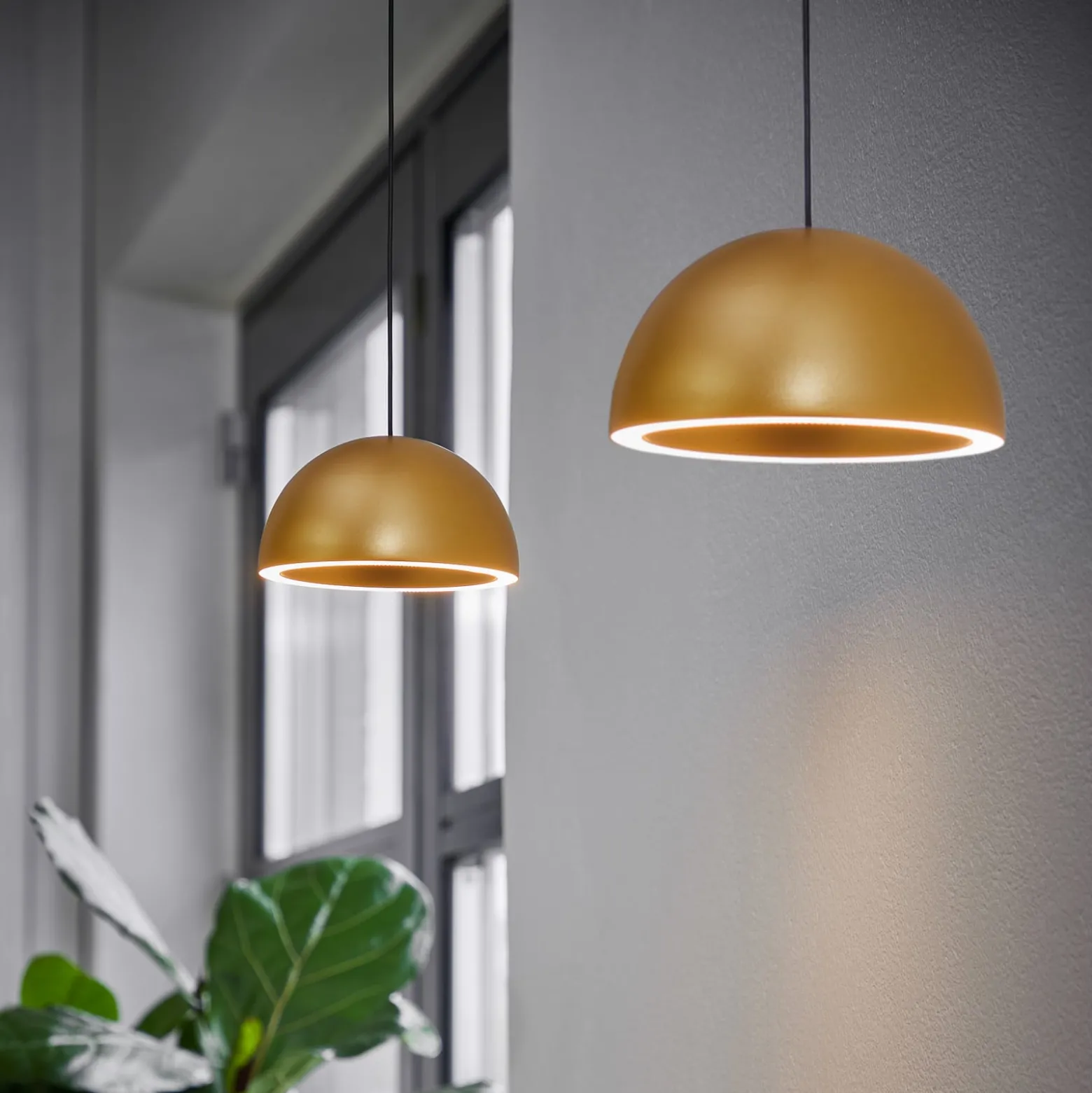LOOM DESIGN LED-Hängelampe Curve goldfarben Aluminium Ø 14cm