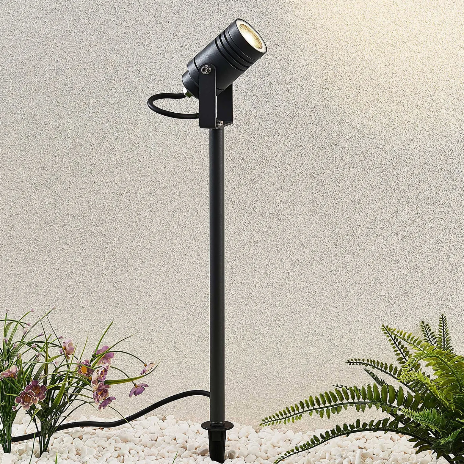Lucande Außenstrahler Galina, Erdspieß, Stecker, grau, 40 cm