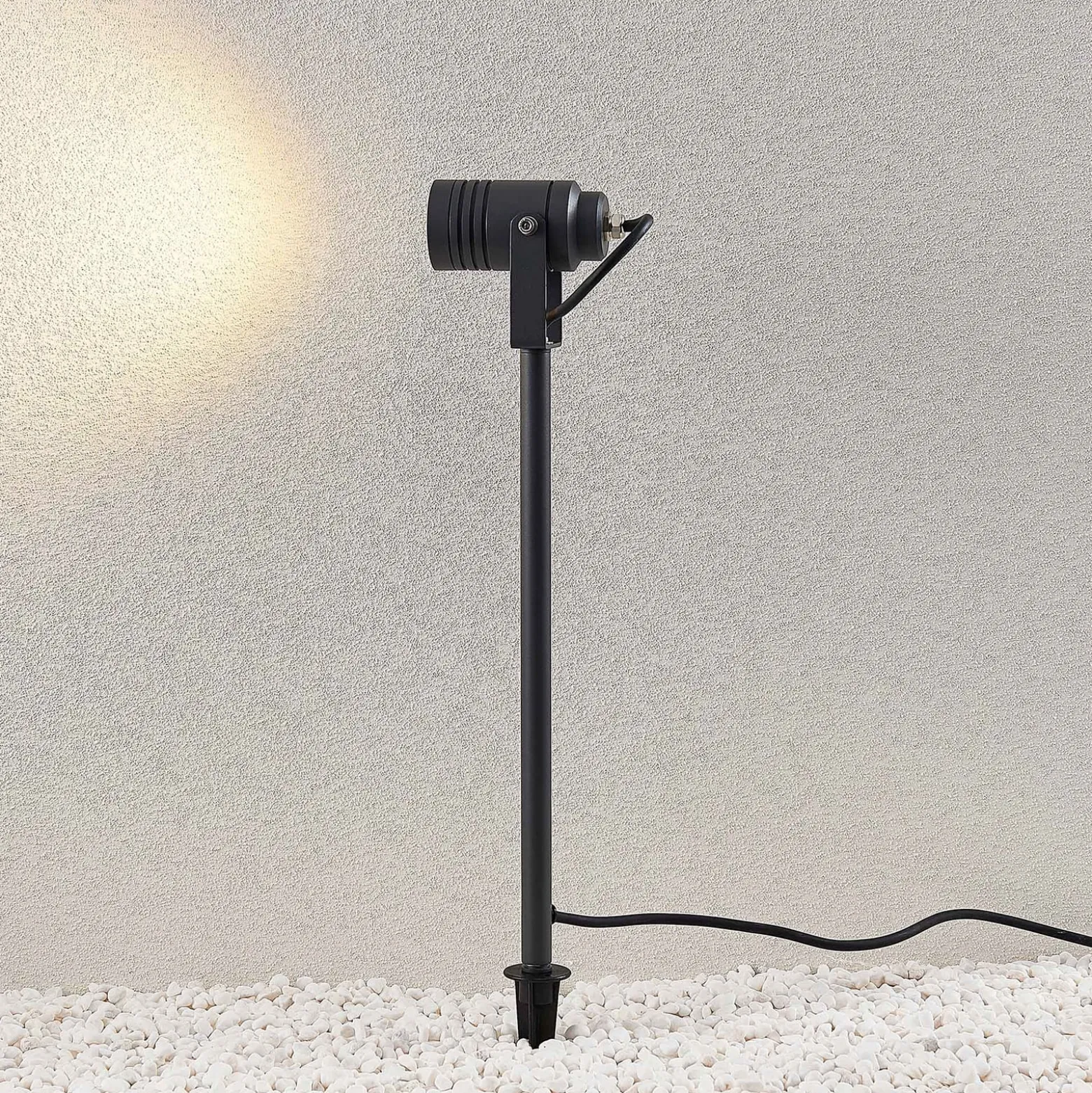 Lucande Außenstrahler Galina, Erdspieß, Stecker, grau, 40 cm