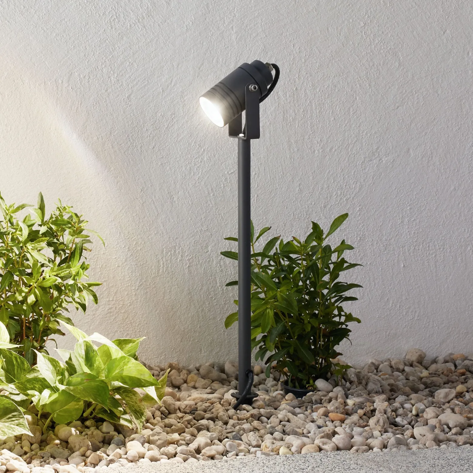 Lucande Außenstrahler Galina, Erdspieß, Stecker, grau, 40 cm