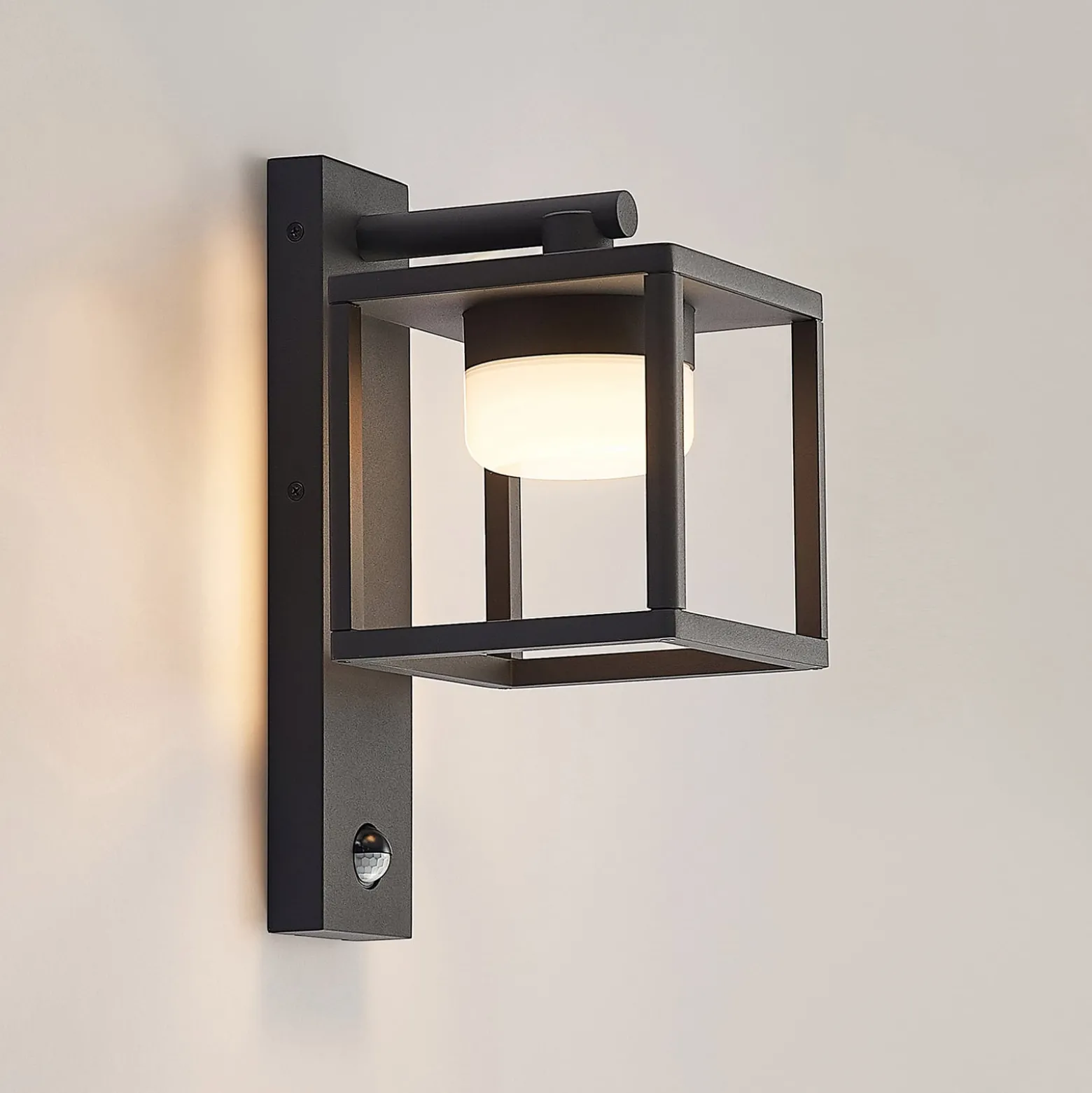 Lucande Außenwandlampe Timio, Downlight, Sensor, GX53, IP44