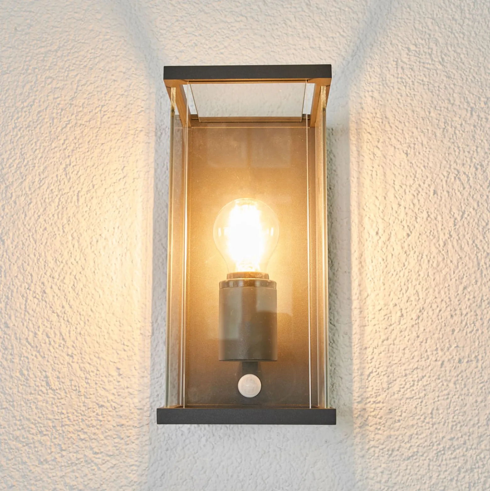 Lucande Außenwandleuchte Annalea, 29cm, 1-flg., IP54, Sensor