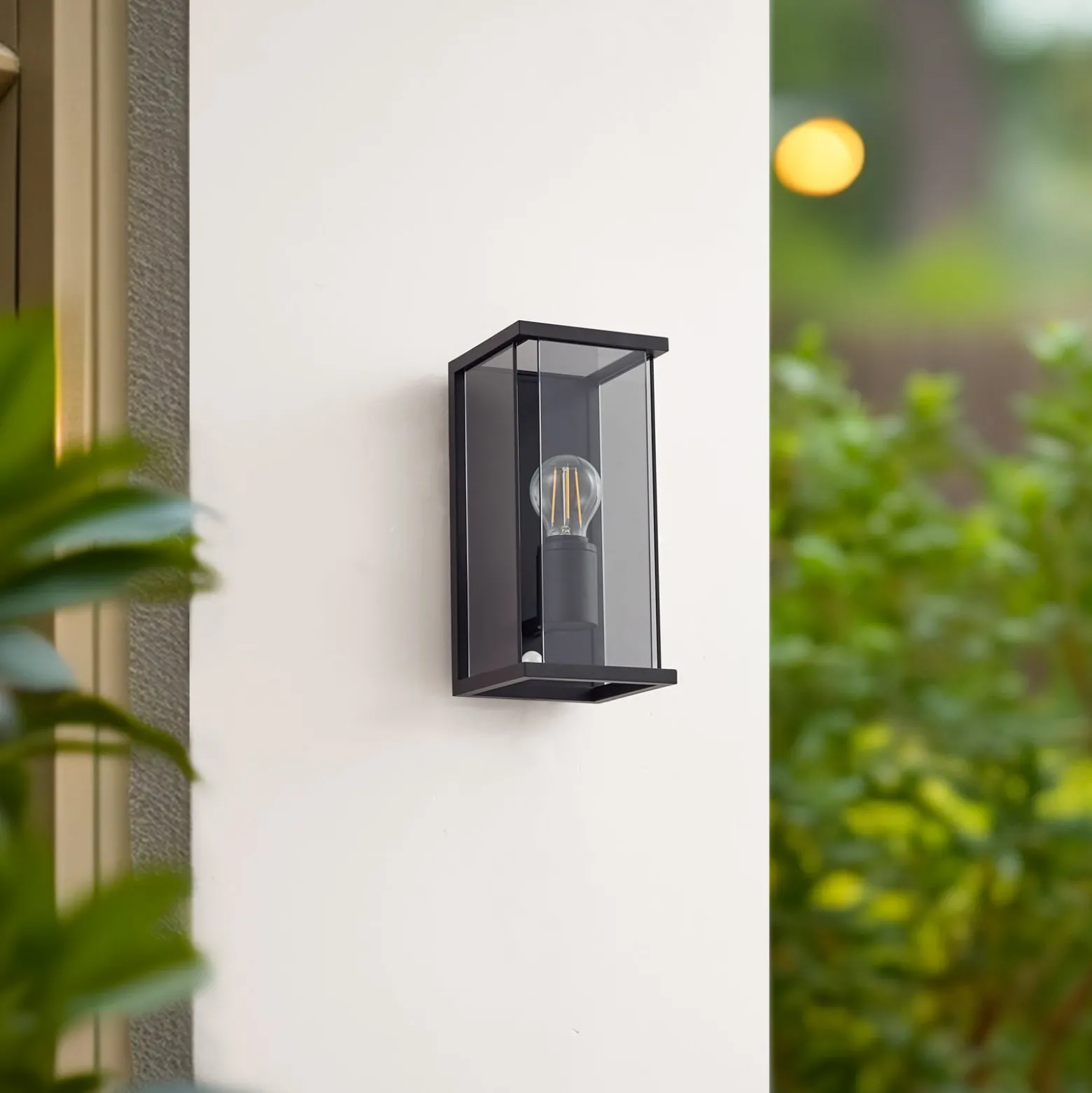 Lucande Außenwandleuchte Annalea, rauchgrau, IP54, Sensor