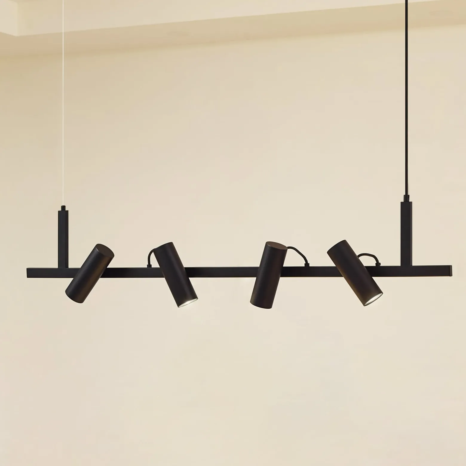 Lucande Hängeleuchte Lysias, schwarz, Metall, Länge 120cm