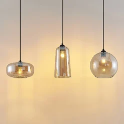Lucande Hängeleuchte Wilja, amber, Glas, 111 cm, 3-flg., E27