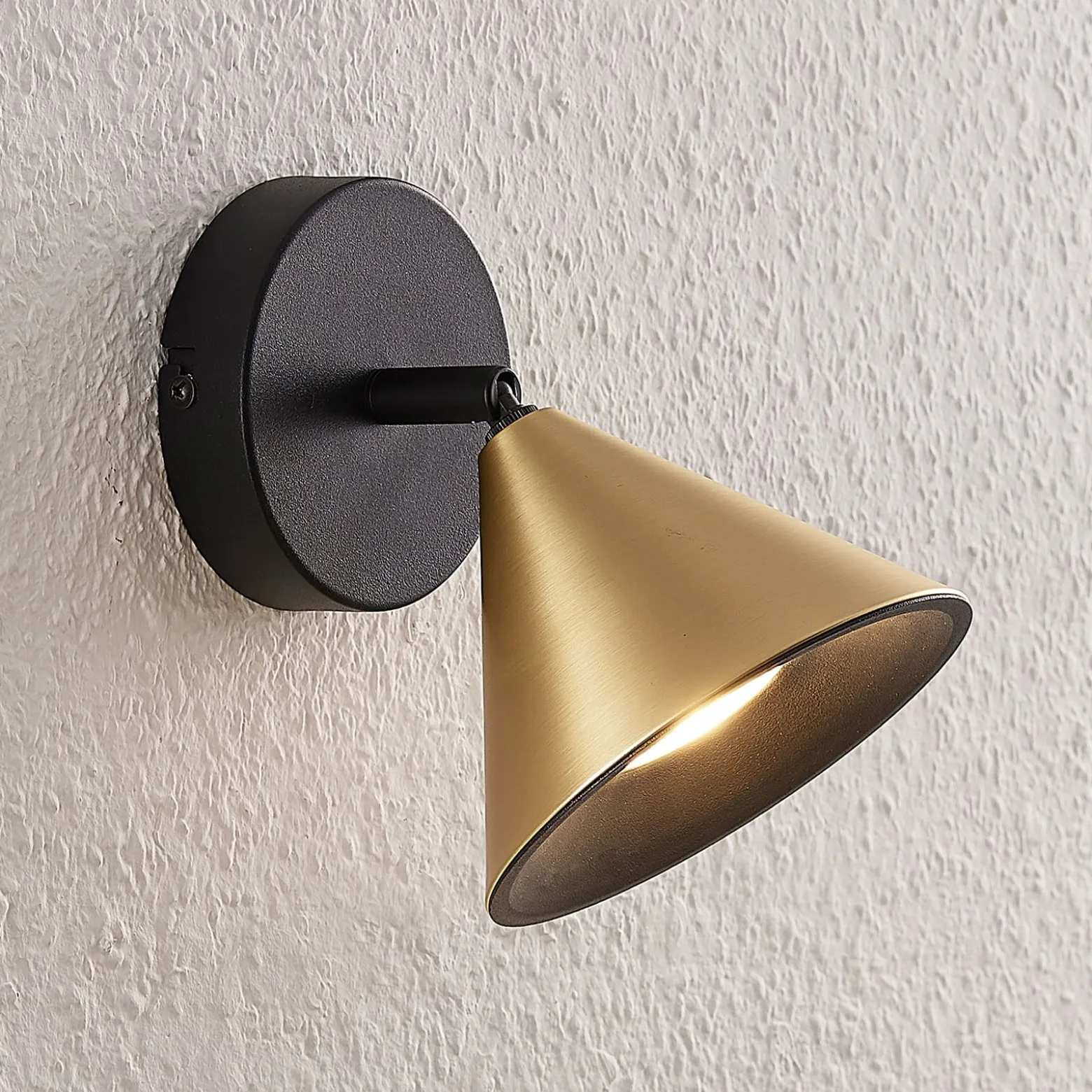 Lucande Kartio Deckenlampe, 1-fl.,neigbar, messing