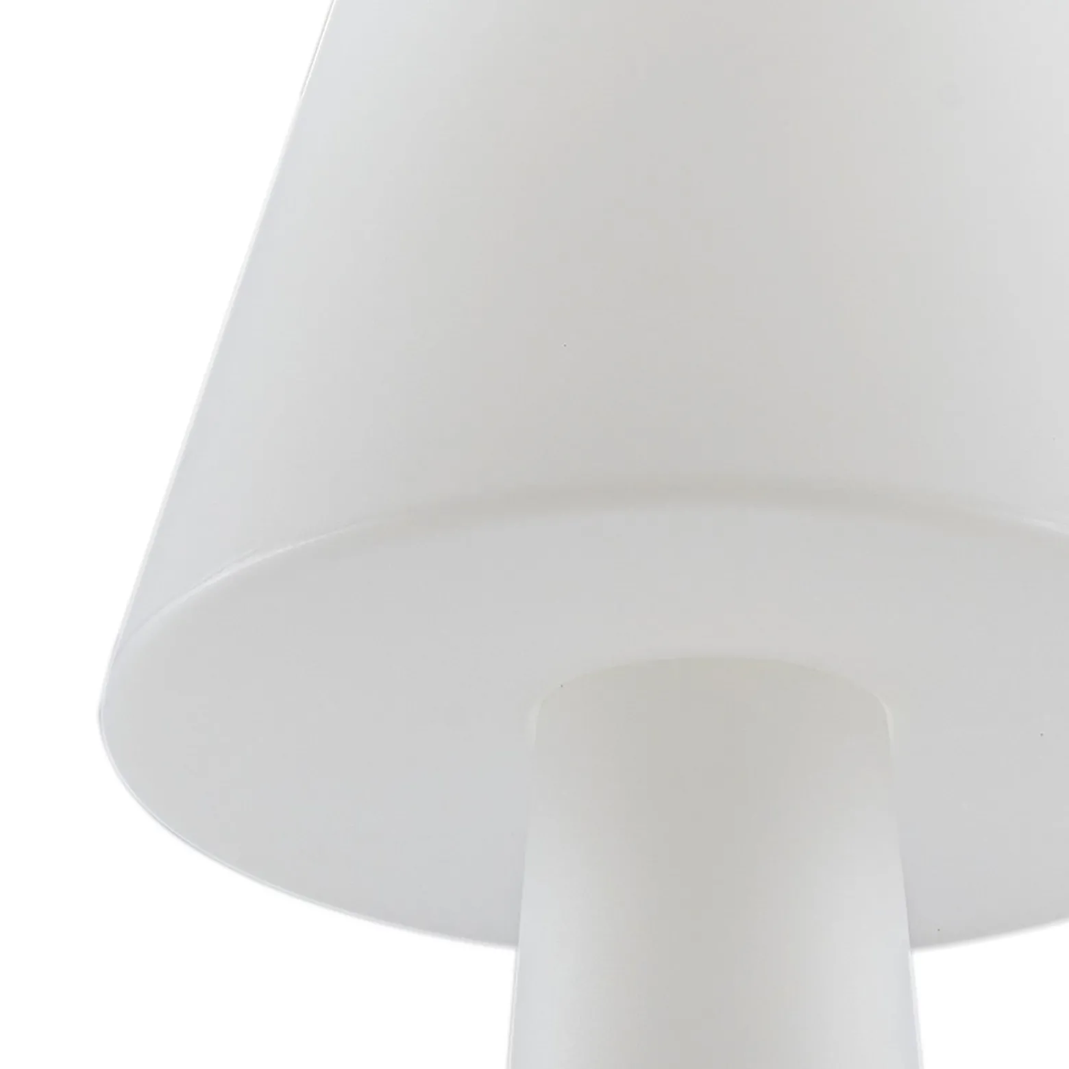 Lucande LED-Akku-Terrassenleuchte Gauri, weiß, 153 cm, IP44