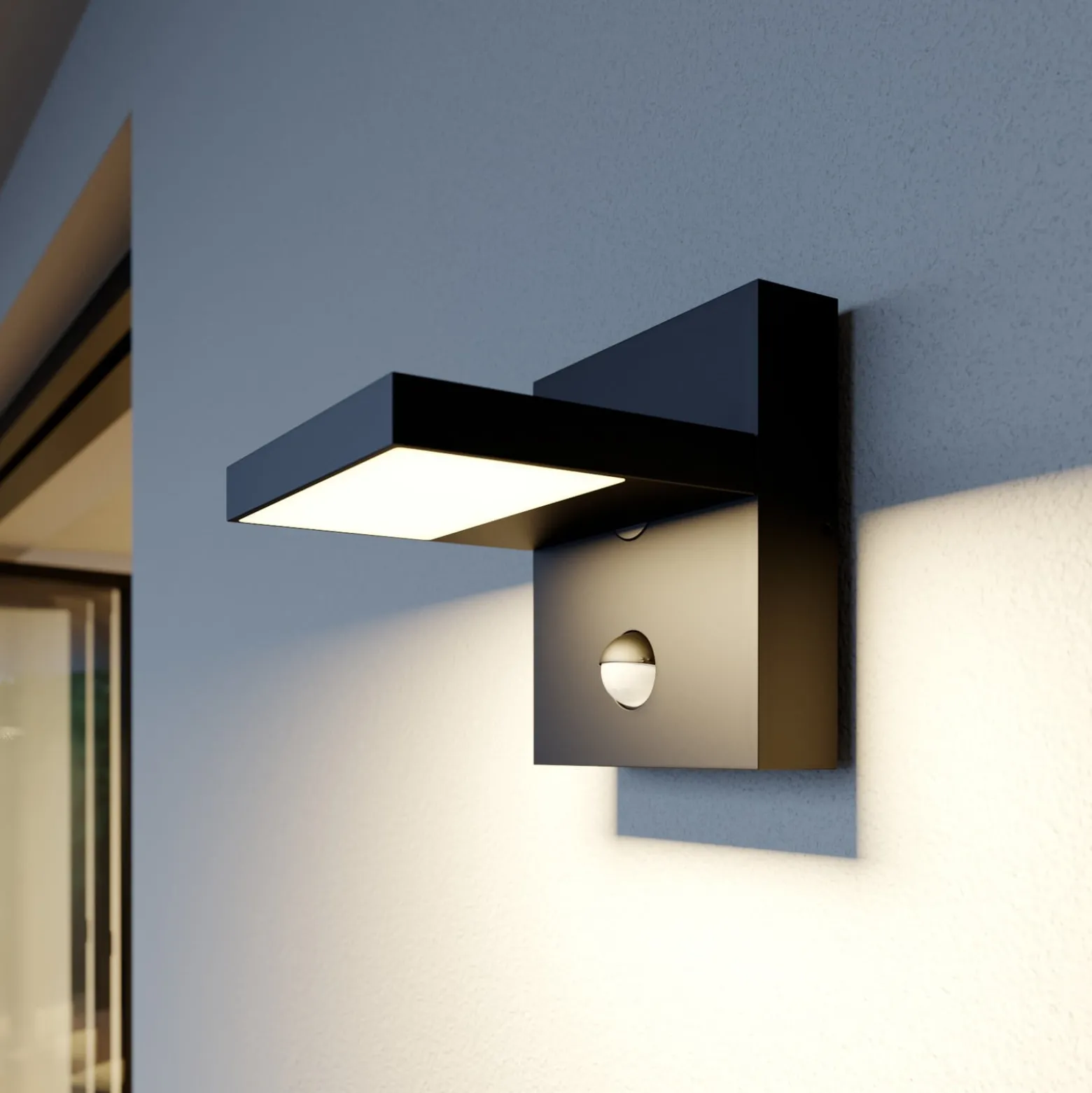 Lucande LED-Außenwandlampe Silvan, anthrazit, Sensor, IP54