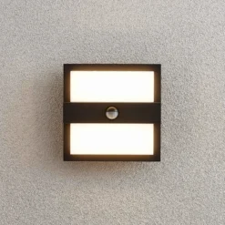 Lucande LED-Außenwandleuchte Gylfi, 20 cm, schwarz, Sensor