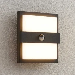 Lucande LED-Außenwandleuchte Gylfi, 20 cm, schwarz, Sensor
