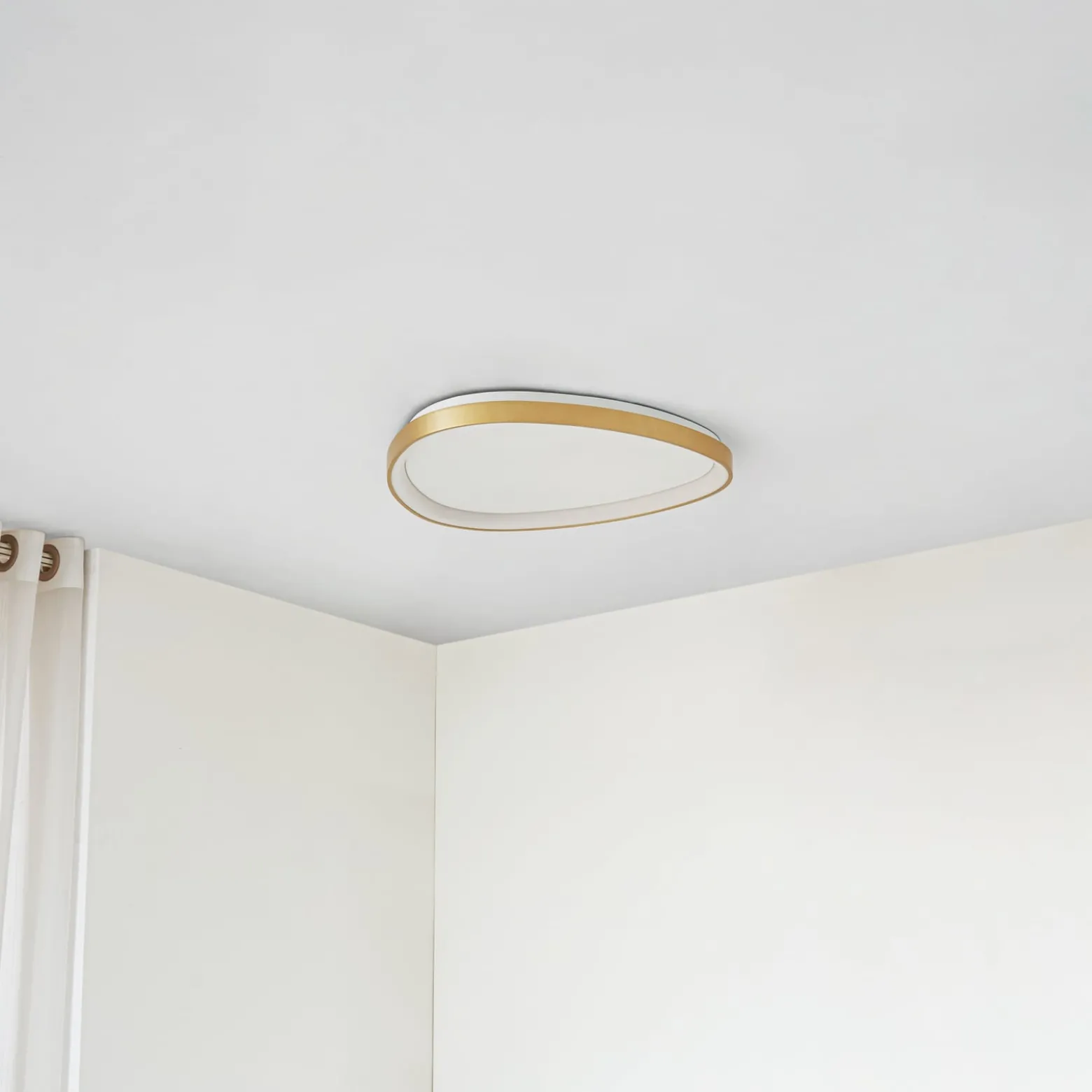 Lucande LED-Deckenleuchte Asken, 61 cm, gold, CCT, dimmbar