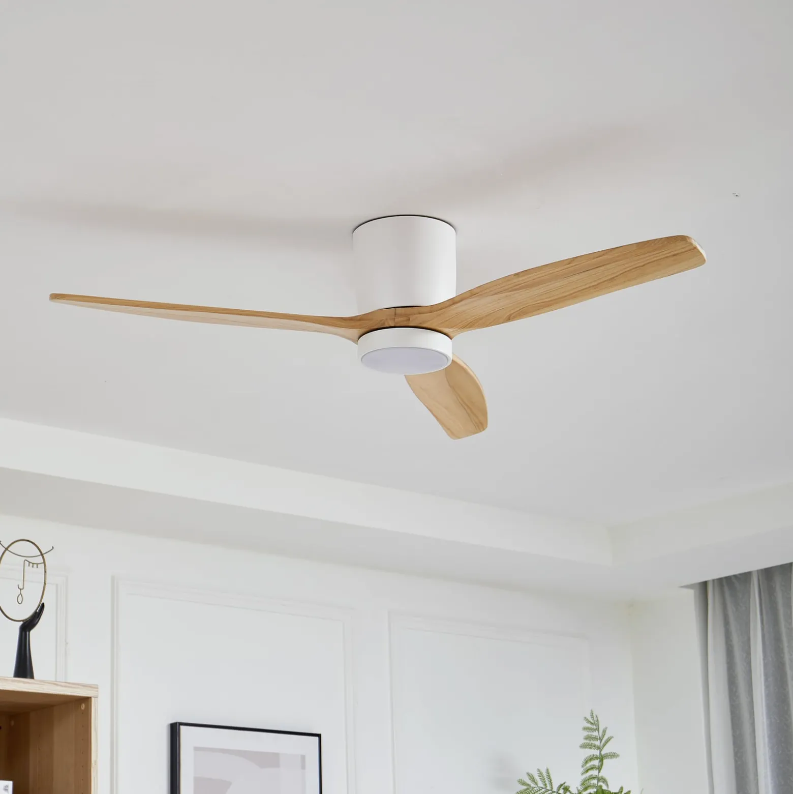 Lucande LED-Deckenventilator Faipari, Holz hell, DC, 132 cm