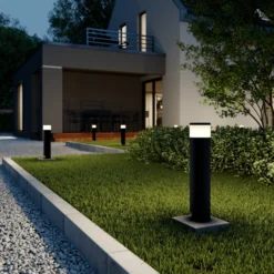 Lucande LED-Sockellampe Corban, grau, Tür, Steckdosen, IP44