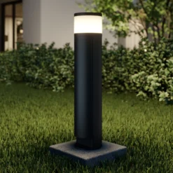Lucande LED-Sockellampe Corban, grau, Tür, Steckdosen, IP44