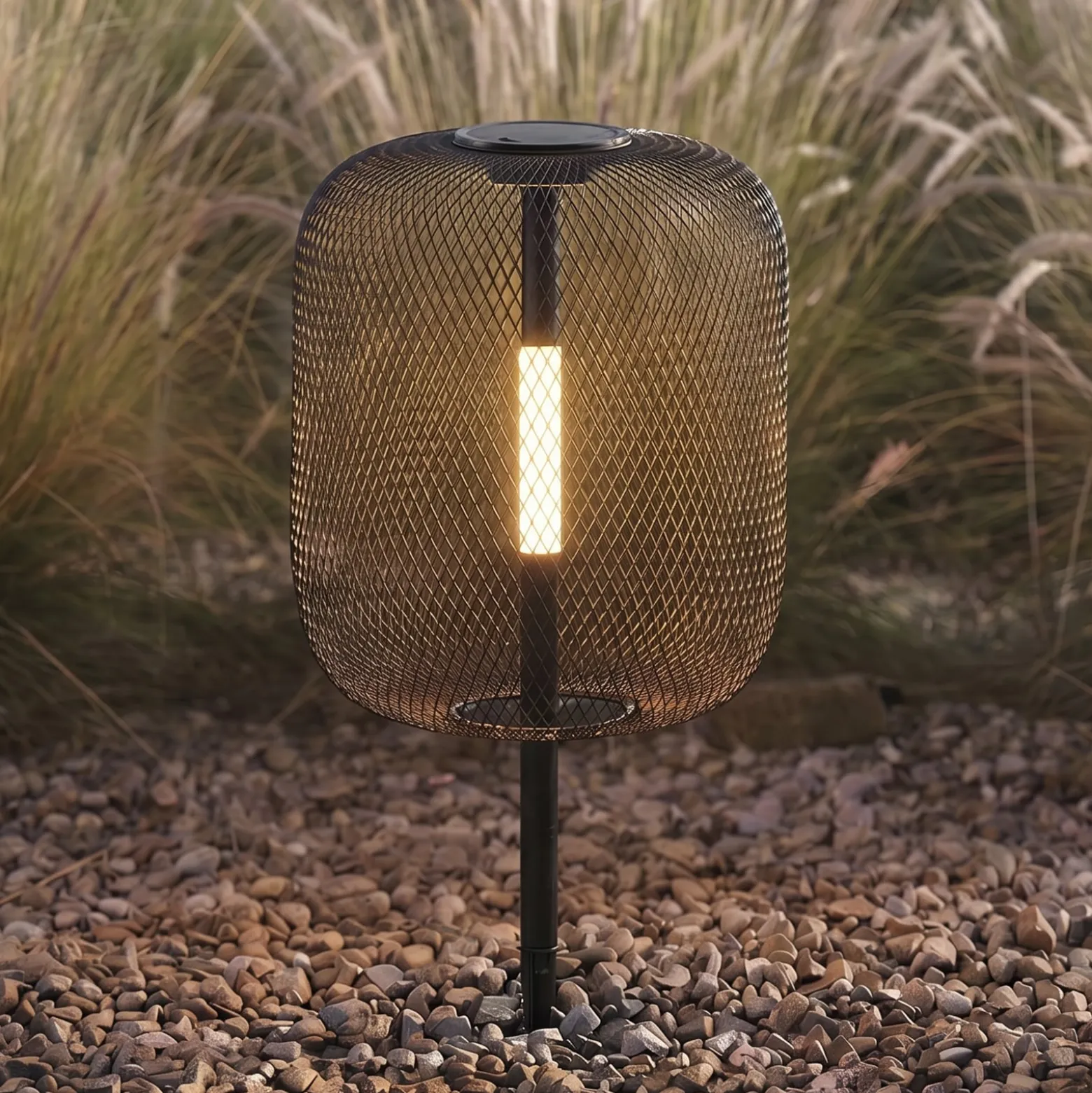 Lucande LED-Solarerdspießleuchte Faylen, schwarz, IP65